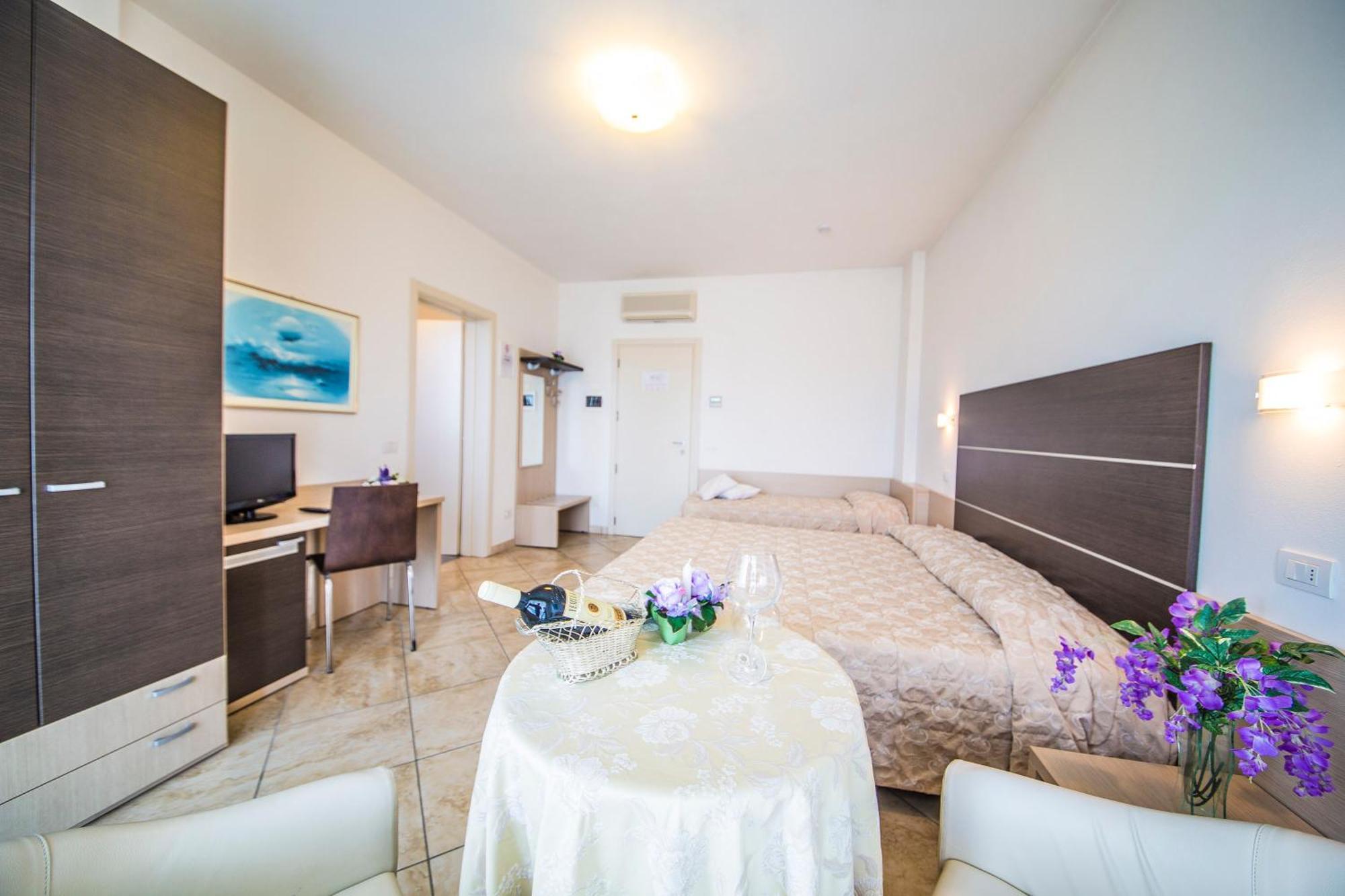 Renzo Hotel تْشيزيناتيكو المظهر الخارجي الصورة